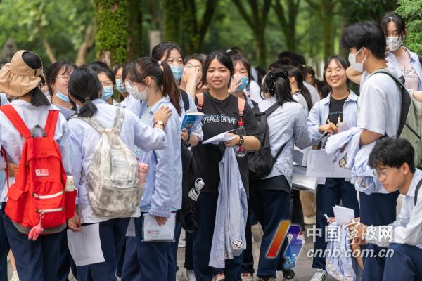 L'importante momento dei risultati dei test per 44.900 candidati all'esame di ammissione al college di ningbo nel 2022