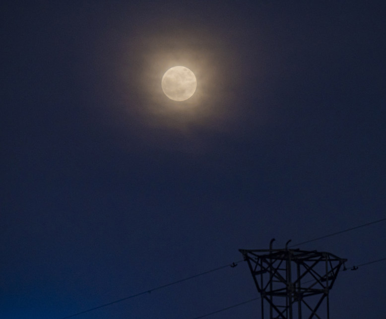 Una splendida superluna è apparsa su Yongcheng