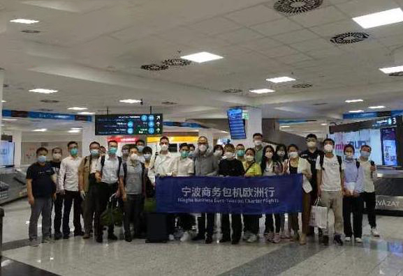 Dopo un volo di 12 ore, 36 lavoratori del commercio estero sono arrivati ​​sani e salvi a Budapest