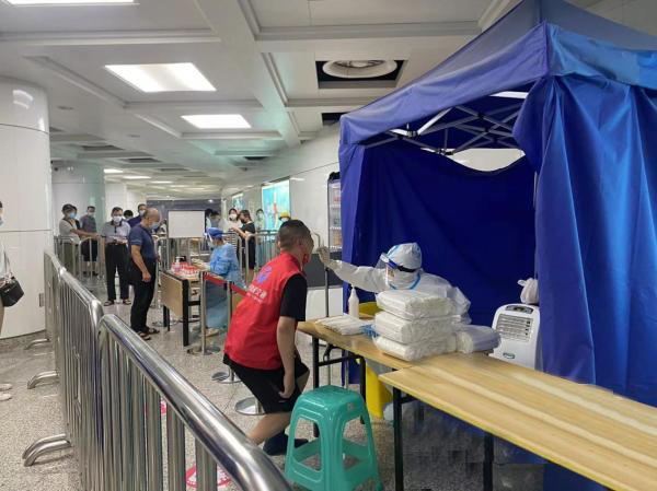 Anche la stazione della metropolitana di Ningbo può essere testata per l'acido nucleico ed è aperta due volte al giorno