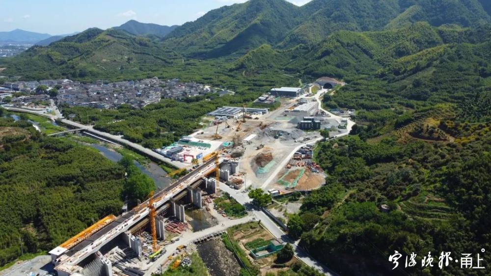 La stazione Xikou della ferrovia Jinyong, a 10 minuti di auto dal punto panoramico, aprirà il prossimo anno