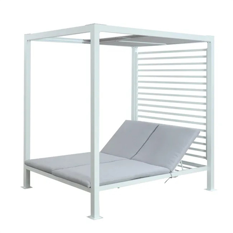 Lettino prendisole da esterno per patio con cuscini